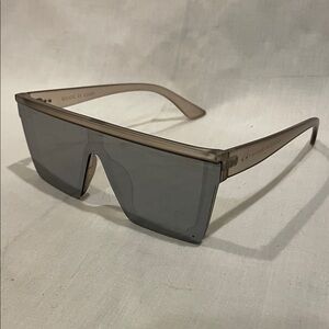 Sojos Gray and silver mirror 80’s inspired retro Sunglasses. Flat top shield